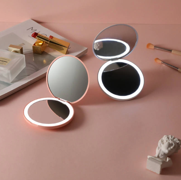 58231347363073_-5643538817 Кишенькове кругле дзеркало для макіяжу з LED підсвічуванням Pocket Mirror USB