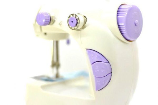CREATOR: gd-jpeg v1.0 (using IJG JPEG v62), quality = 100 Швейна міні машинка Mini Sewing Machine SM-202A 4 в 1 портативна домашня машинка для шиття від мережі / батарей / педалі