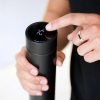 umnyy-termos-dlya-napitkov-s-sensornym-indikatorom-temperatury-i-sitechkom-smart-cup-termokruzhka-iz-nerzhaveushchey-stali-500-ml-31753209976663_-852be25920 Смарт-термос для напоїв із сенсорним індикатором температури та ситечком Smart CUP ∙ Термокружка з нержавіючої сталі, 500 мл